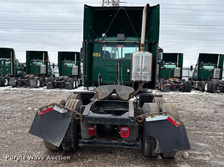 image for item YA2313 2016 Mack CXU613 semi truck