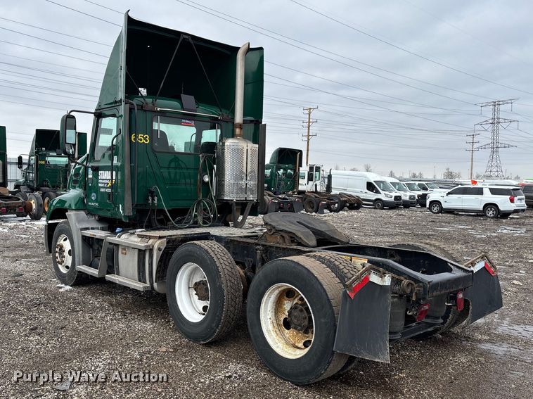 image for item YA2313 2016 Mack CXU613 semi truck