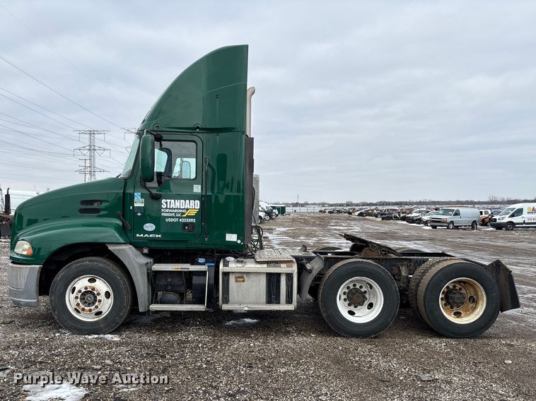 image for item YA2313 2016 Mack CXU613 semi truck