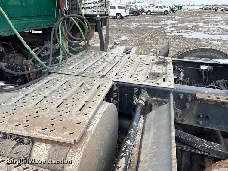 image for item YA2313 2016 Mack CXU613 semi truck