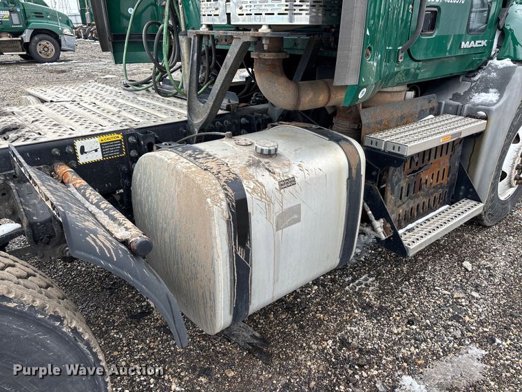 image for item YA2313 2016 Mack CXU613 semi truck