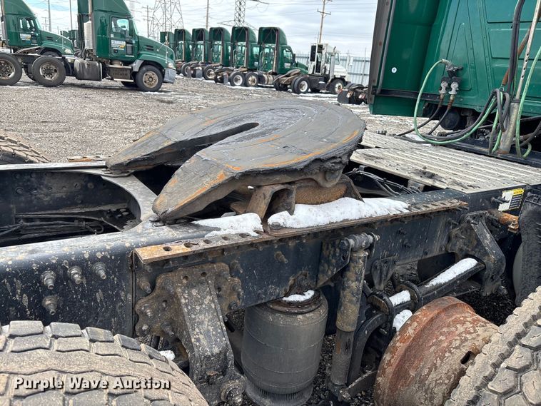 image for item YA2313 2016 Mack CXU613 semi truck