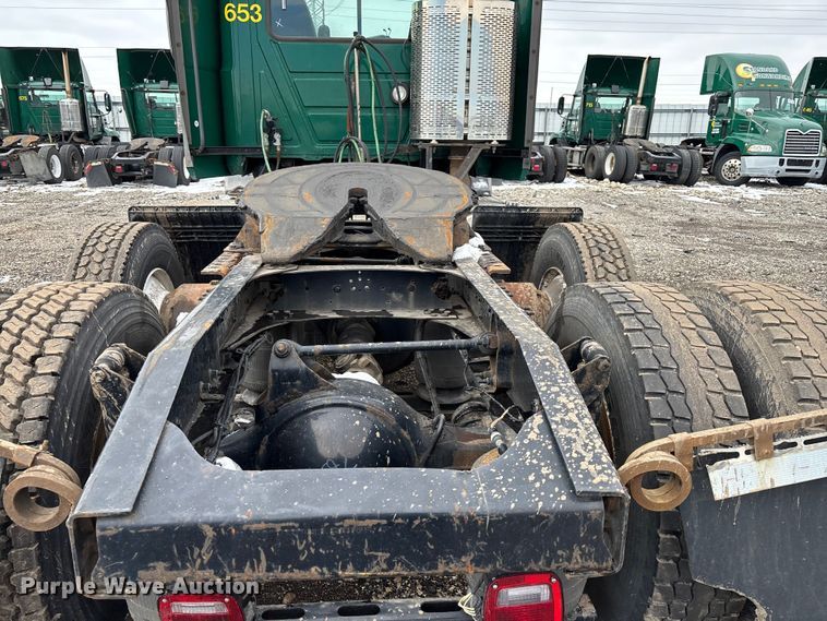 image for item YA2313 2016 Mack CXU613 semi truck