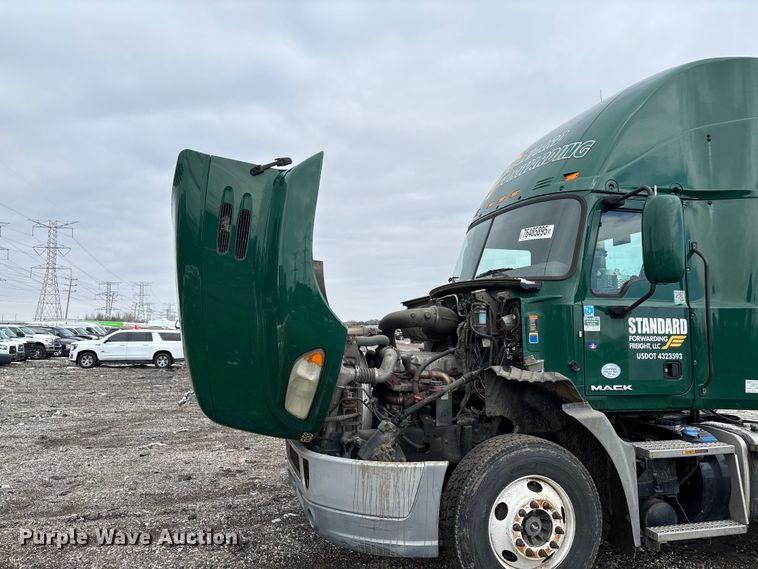 image for item YA2313 2016 Mack CXU613 semi truck