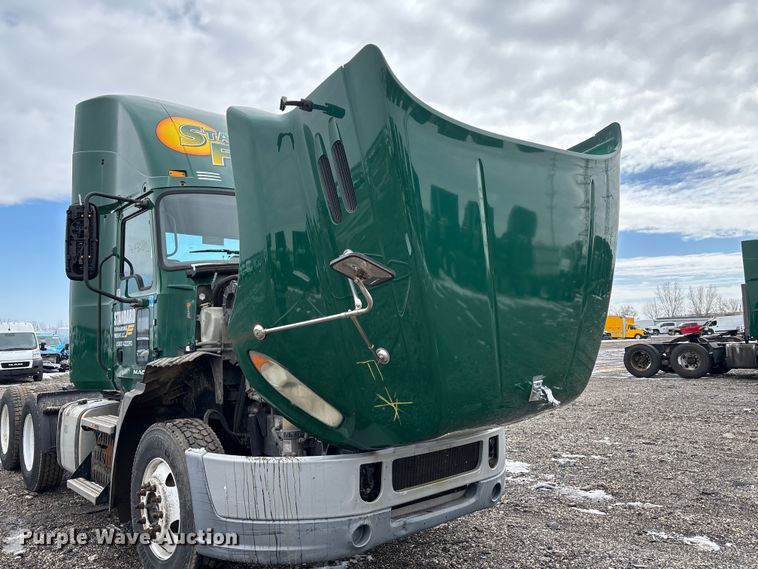 image for item YA2313 2016 Mack CXU613 semi truck