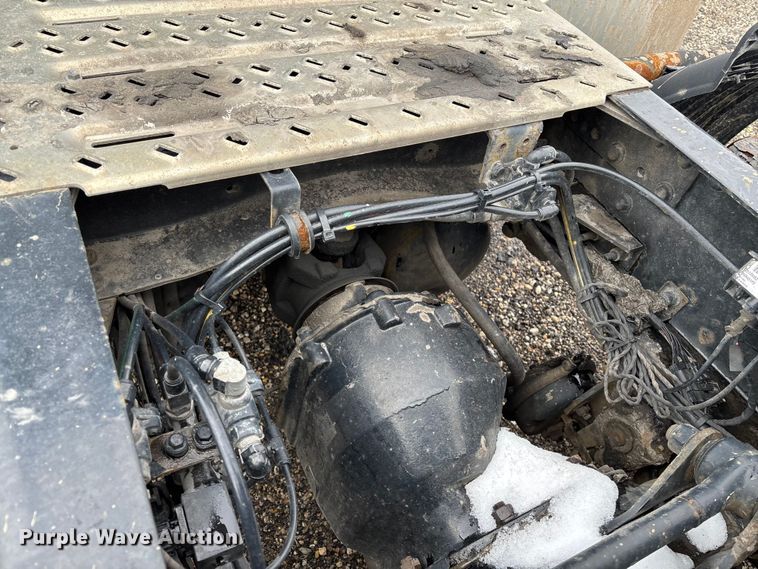 image for item YA2313 2016 Mack CXU613 semi truck