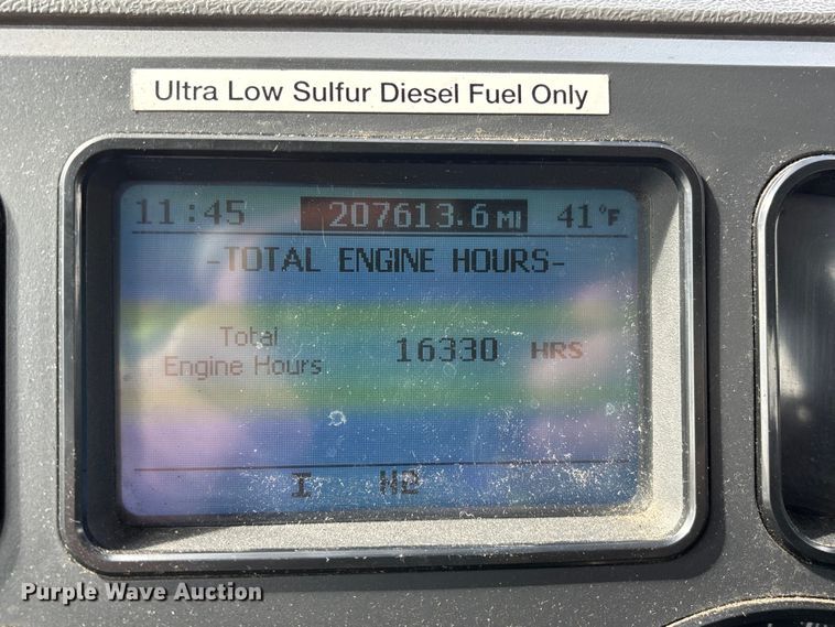 image for item YA2313 2016 Mack CXU613 semi truck