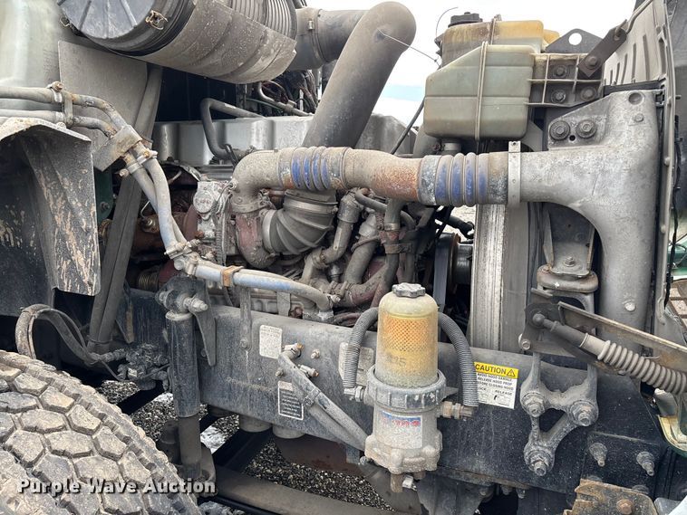 image for item YA2313 2016 Mack CXU613 semi truck