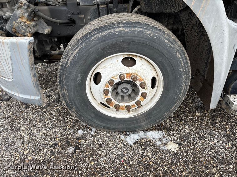 image for item YA2313 2016 Mack CXU613 semi truck