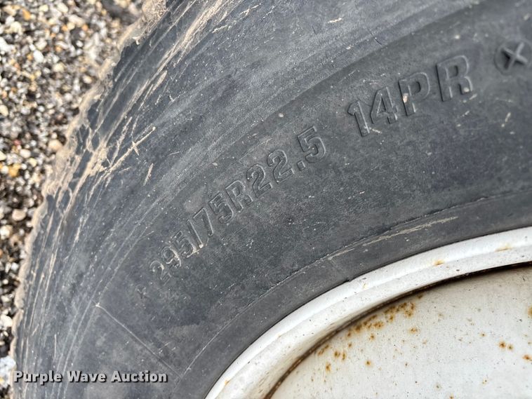 image for item YA2313 2016 Mack CXU613 semi truck