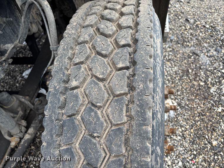 image for item YA2313 2016 Mack CXU613 semi truck