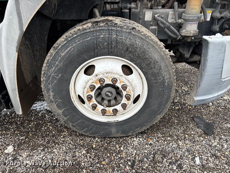 image for item YA2313 2016 Mack CXU613 semi truck