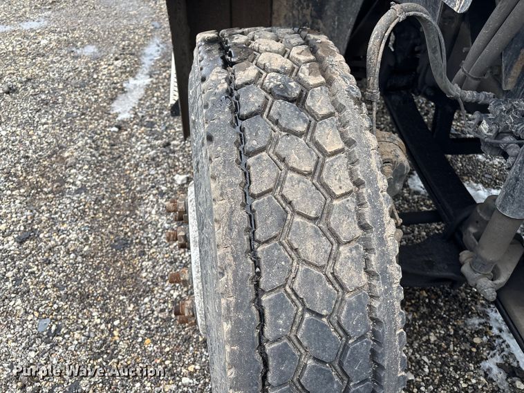 image for item YA2313 2016 Mack CXU613 semi truck