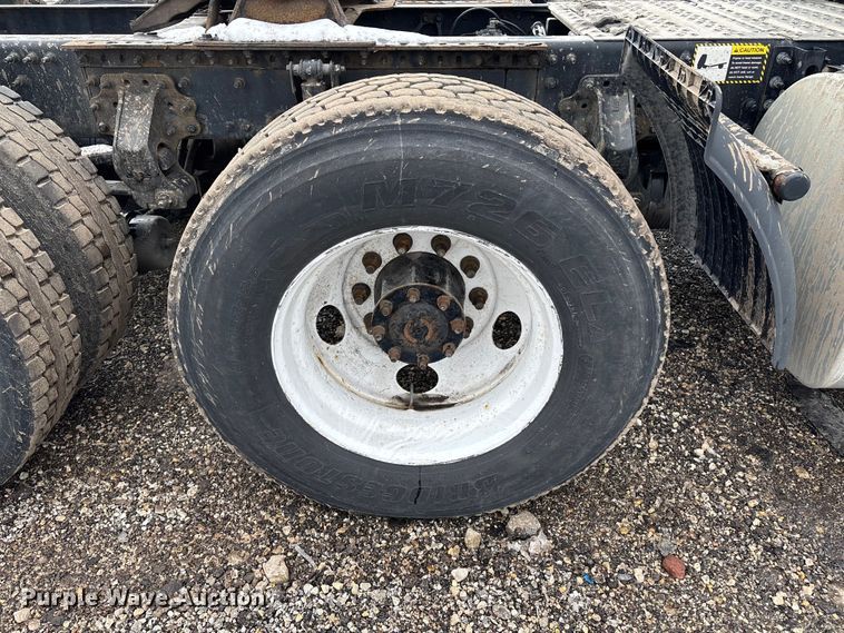 image for item YA2313 2016 Mack CXU613 semi truck