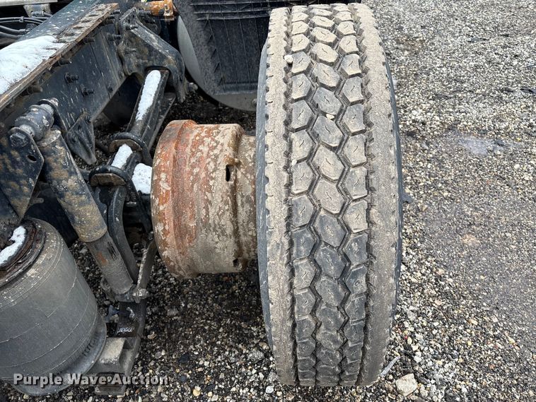 image for item YA2313 2016 Mack CXU613 semi truck