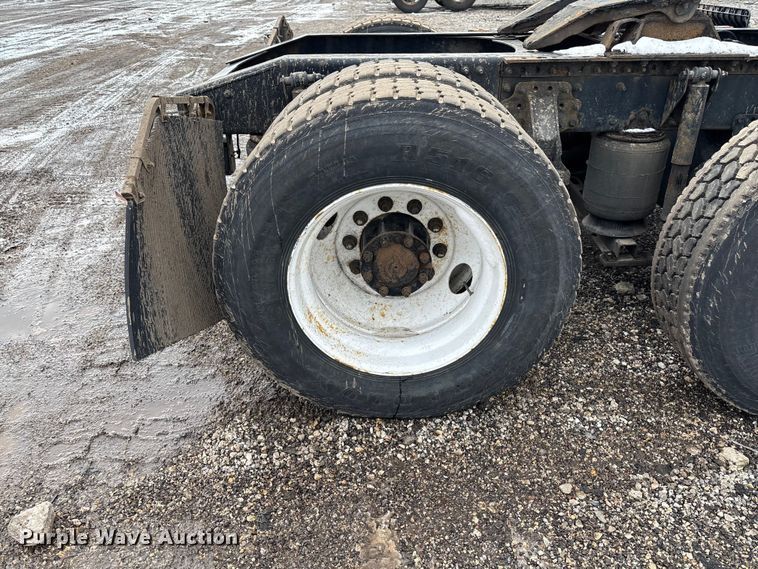 image for item YA2313 2016 Mack CXU613 semi truck