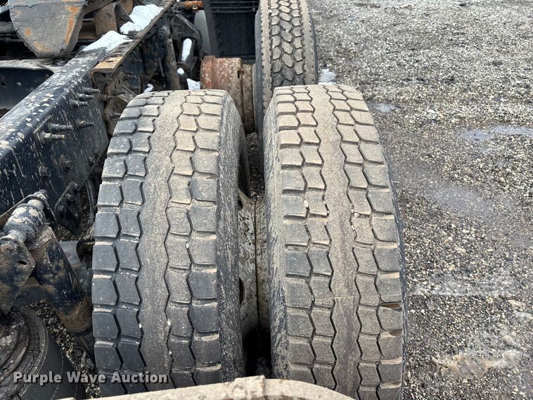 image for item YA2313 2016 Mack CXU613 semi truck