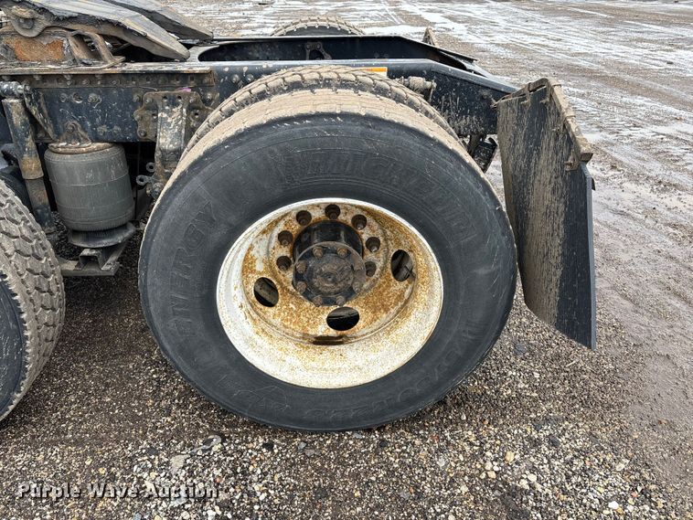 image for item YA2313 2016 Mack CXU613 semi truck