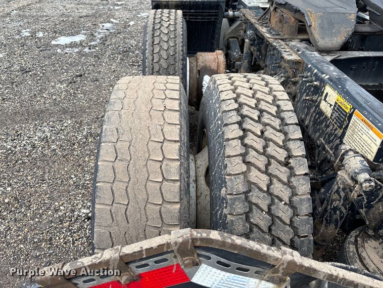 image for item YA2313 2016 Mack CXU613 semi truck