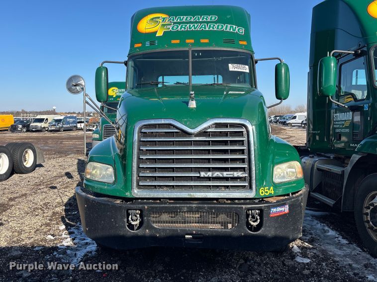 image for item YA2314 2016 Mack CXU613 semi truck