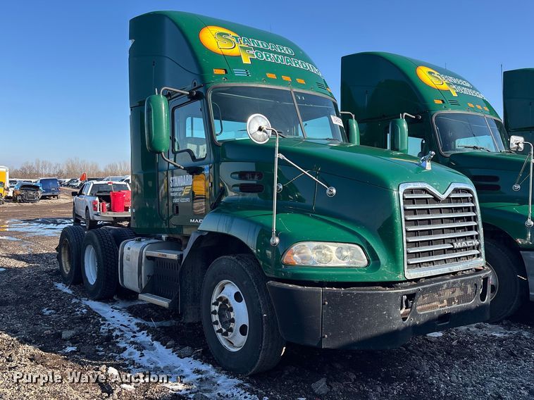 image for item YA2314 2016 Mack CXU613 semi truck