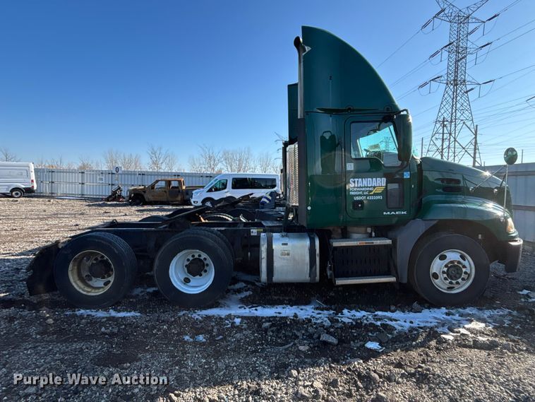 image for item YA2314 2016 Mack CXU613 semi truck