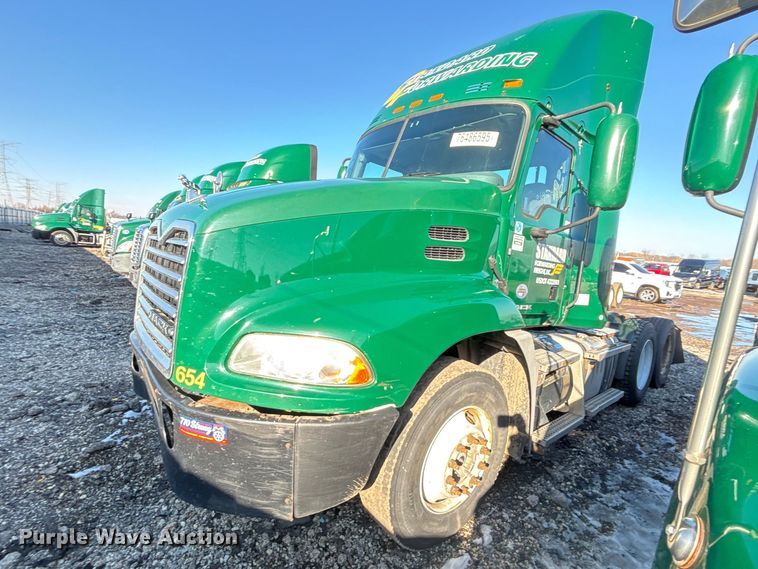 image for item YA2314 2016 Mack CXU613 semi truck