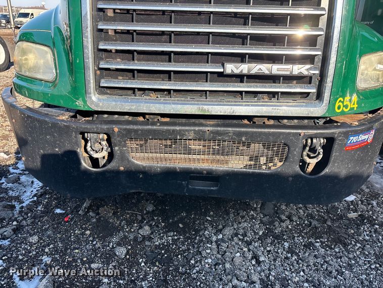 image for item YA2314 2016 Mack CXU613 semi truck