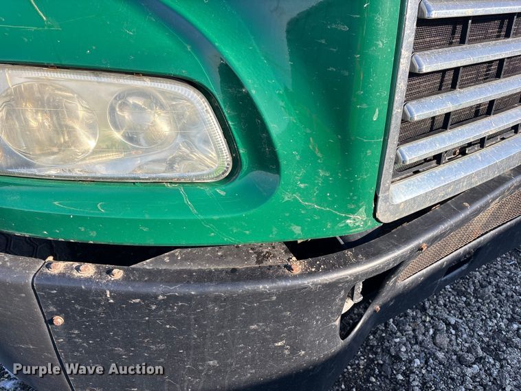 image for item YA2314 2016 Mack CXU613 semi truck