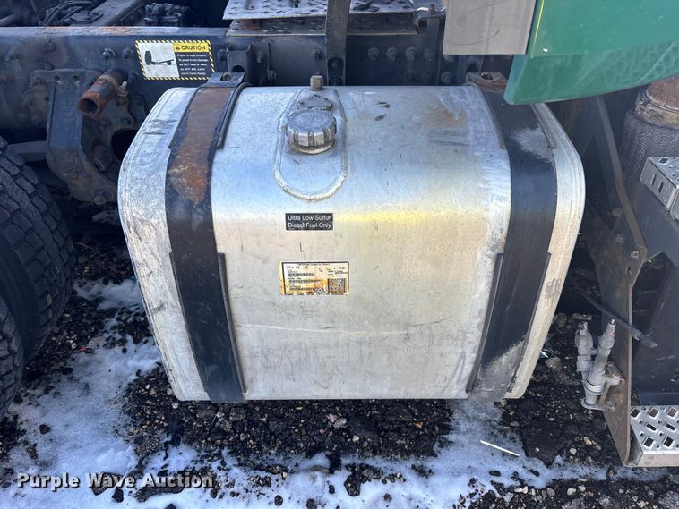 image for item YA2314 2016 Mack CXU613 semi truck