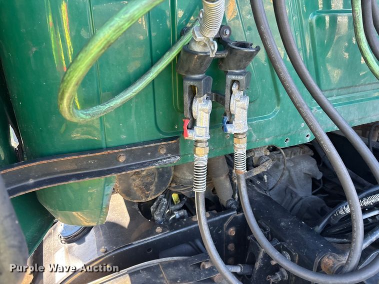 image for item YA2314 2016 Mack CXU613 semi truck