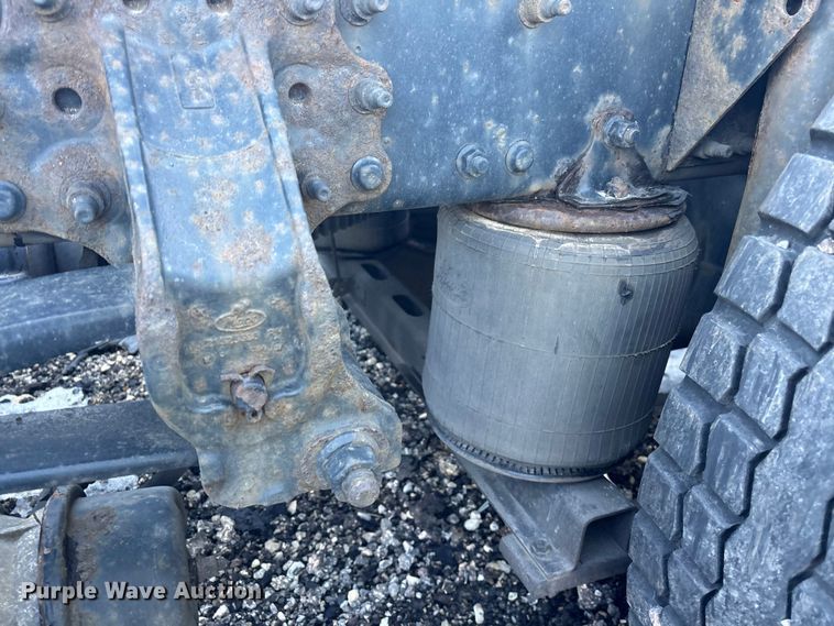 image for item YA2314 2016 Mack CXU613 semi truck