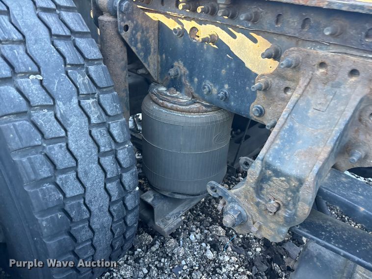 image for item YA2314 2016 Mack CXU613 semi truck