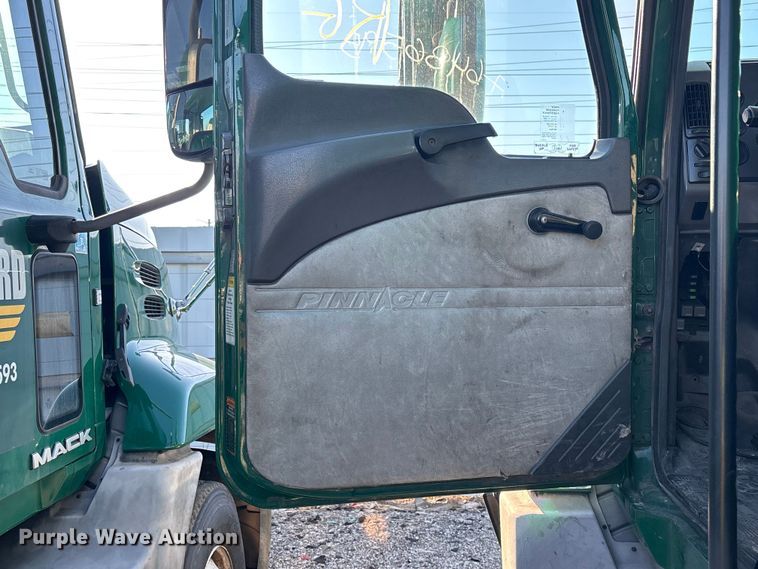 image for item YA2314 2016 Mack CXU613 semi truck