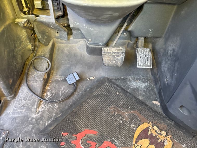 image for item YA2314 2016 Mack CXU613 semi truck