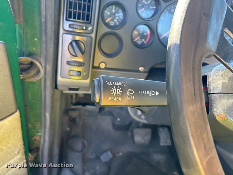 image for item YA2314 2016 Mack CXU613 semi truck