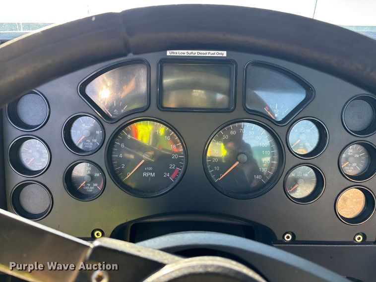 image for item YA2314 2016 Mack CXU613 semi truck