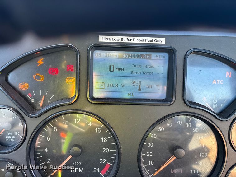 image for item YA2314 2016 Mack CXU613 semi truck