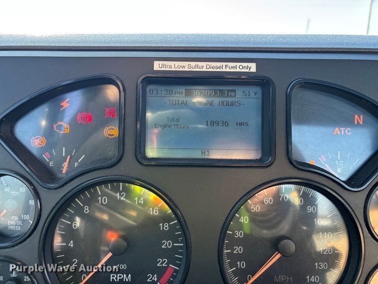 image for item YA2314 2016 Mack CXU613 semi truck