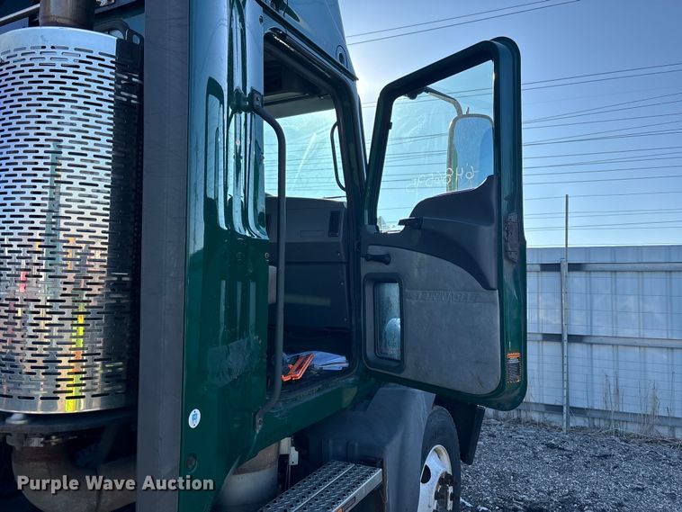 image for item YA2314 2016 Mack CXU613 semi truck