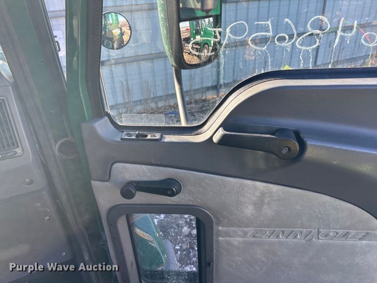 image for item YA2314 2016 Mack CXU613 semi truck