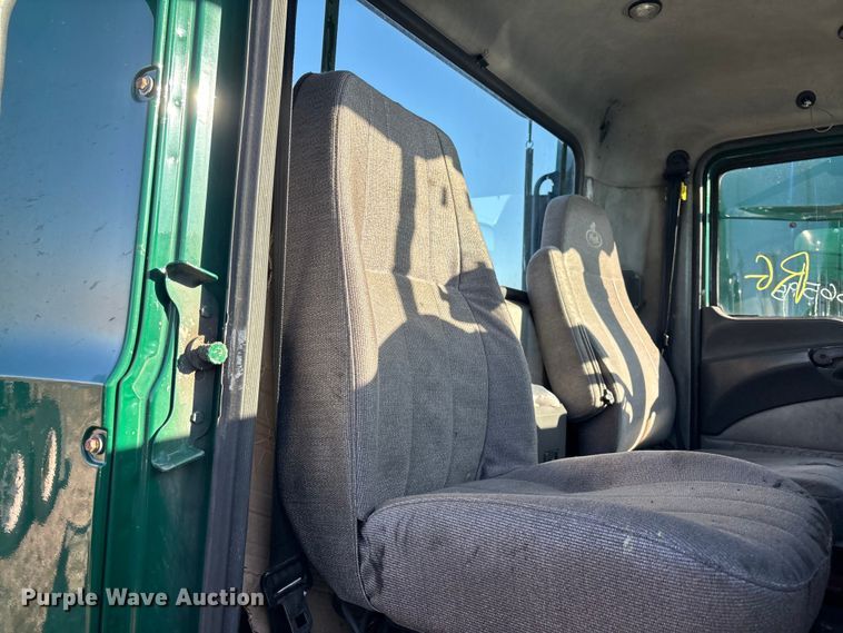 image for item YA2314 2016 Mack CXU613 semi truck