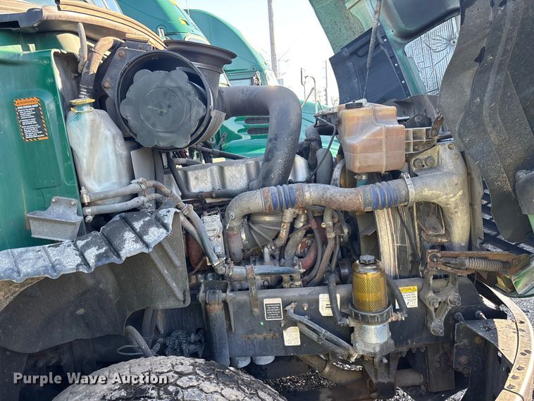 image for item YA2314 2016 Mack CXU613 semi truck