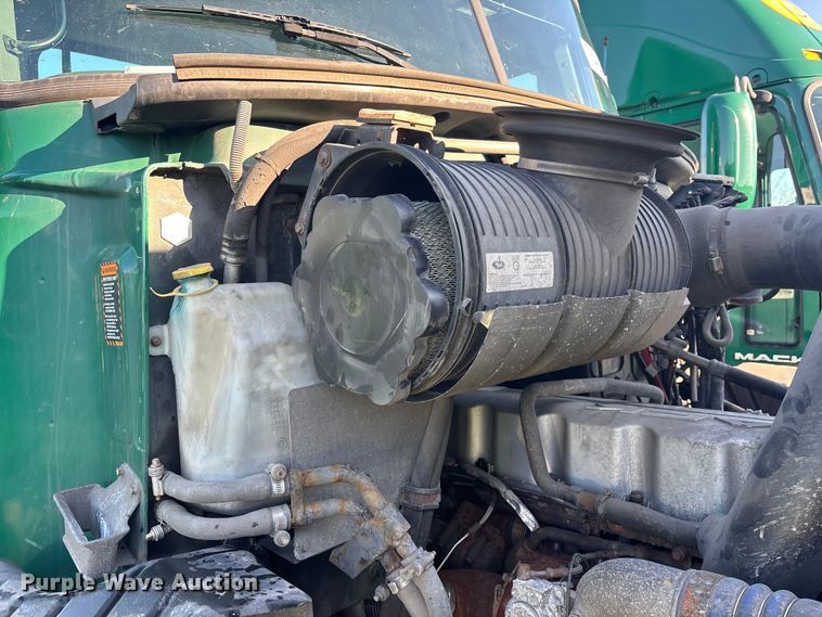 image for item YA2314 2016 Mack CXU613 semi truck