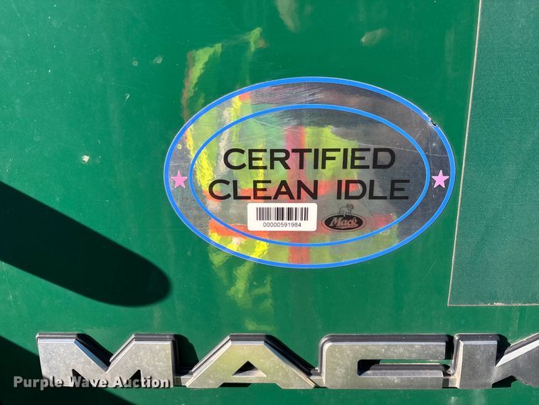 image for item YA2314 2016 Mack CXU613 semi truck