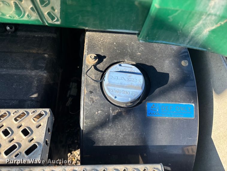 image for item YA2314 2016 Mack CXU613 semi truck