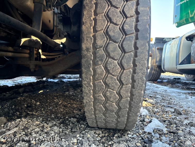 image for item YA2314 2016 Mack CXU613 semi truck