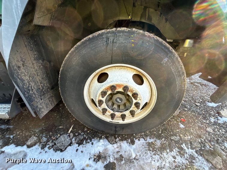 image for item YA2314 2016 Mack CXU613 semi truck