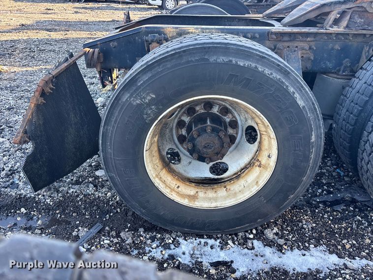 image for item YA2314 2016 Mack CXU613 semi truck