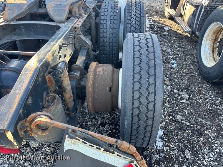 image for item YA2314 2016 Mack CXU613 semi truck